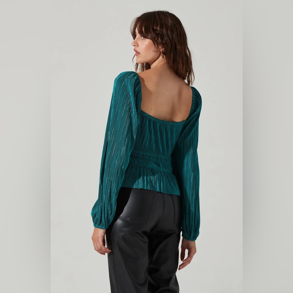 NWOT ASTR THE LABEL Ziva Plisse Top Size XL in Hunter Green *Sold Out* - Picture 2 of 8
